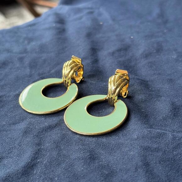 Jewelry - Vintage Classic Teal Enamel Door Knocker Clip Earrings w/Gold Ribbed‎ Tops